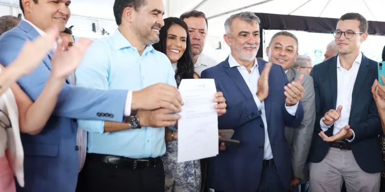  Deputados participam da assinatura da ordem de serviço para construção do Hospital da Mulher