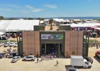 Estande fica no Pavilhão Institucional Secretário Roberto Sahium, próximo à orla