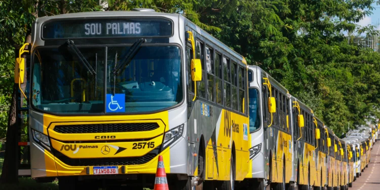 Idosos e pessoas com deficiência não precisam solicitar cartões do transporte público neste momento