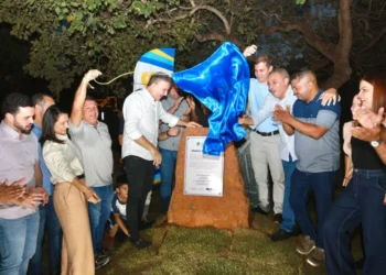 Prefeito Eduardo Siqueira Campos inaugura praça na Arso 41