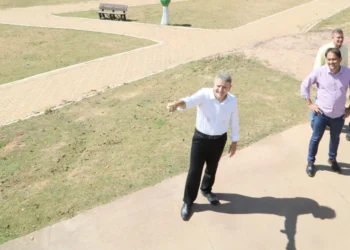 Parques e ginásio de Palmas passarão por modernização, afirma prefeito em visita técnica