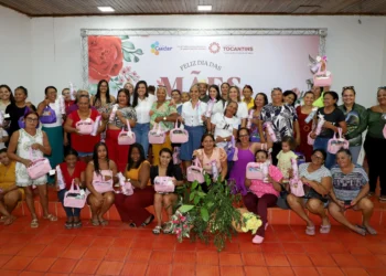 Primeira-dama Karynne Sotero comemorou o Dia das Mães ao lado de centenas de mães da comunidade Torrãozeiros;