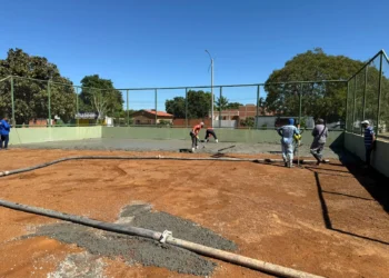Prefeitura de Paraíso retoma obras da quadra poliesportiva do setor Milena