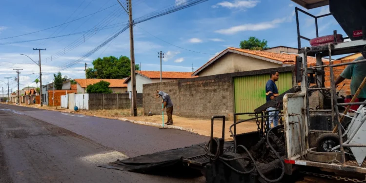 Prefeitura de Paraíso intensifica recuperação da malha asfáltica em diversos setores da cidade
