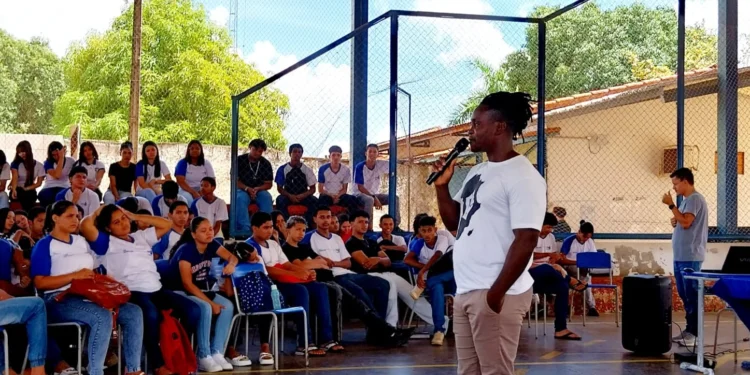 África em Nós: projeto contemplado em edital estadual realiza palestra sobre cultura afro-brasileira em escola da região sul da capital