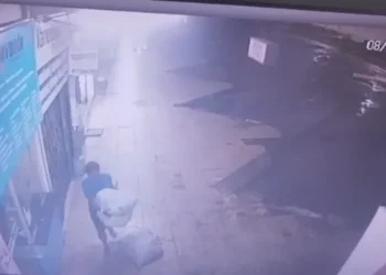 Momento em que suspeito furta mercadorias no Terminal Rodoviário de Paraíso - Crédito / Foto -DICOM SSP TO