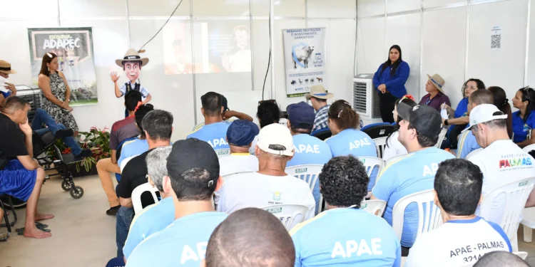 Adapec inicia atendimento na Agrotins 25 anos com palestras e informações ao público