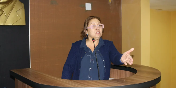 Saúde e Construção de Praça são objetos de solicitações da vereadora Maria Bala