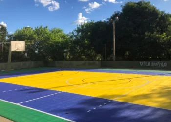 Quadra poliesportiva do setor Santo Amaro é renovada com pisos modulares modernos e seguros