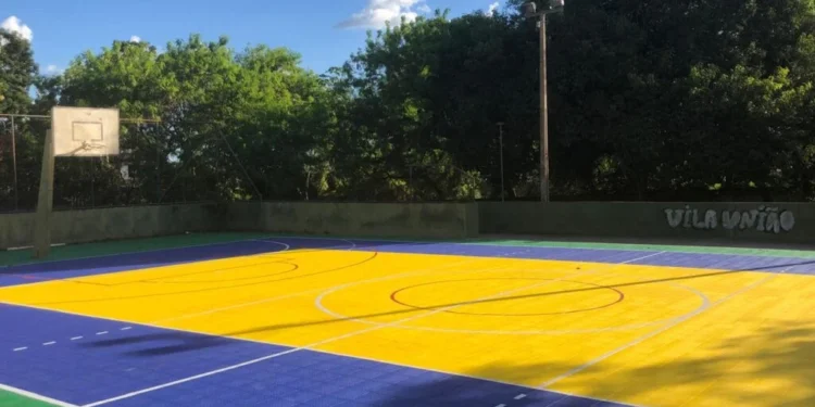 Quadra poliesportiva do setor Santo Amaro é renovada com pisos modulares modernos e seguros