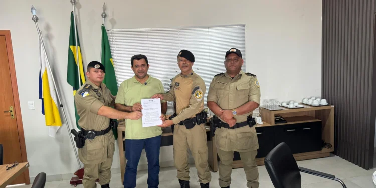 Parceria: Prefeito de Tocantinia João Alberto discute segurança pública