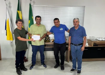 Tocantínia: Em reunião com membros da Igreja Católica João Alberto afirma que é fundamental fortalecer laços