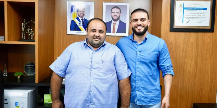 Itapiratins recebe R$ 200 mil de Léo Barbosa para construção de novo campo de futebol society