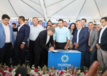 Eduardo Siqueira Campos destaca parceria entre Prefeitura e Estado durante início das obras do Hospital da Mulher e Maternidade Estadual