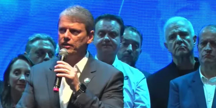 Ao lado de líderes da direita, Tarcísio cita grupo “unido” para 2026