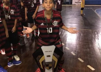 Joshua no futsal do Flamengo já com a camisa 10 — Foto: Divulgação