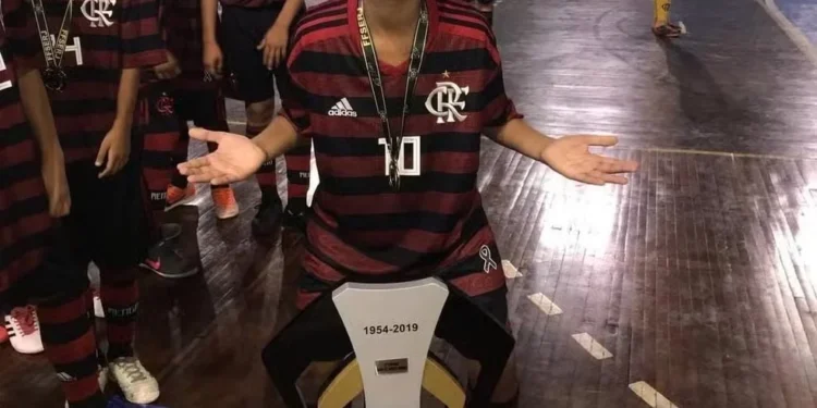 Joshua no futsal do Flamengo já com a camisa 10 — Foto: Divulgação