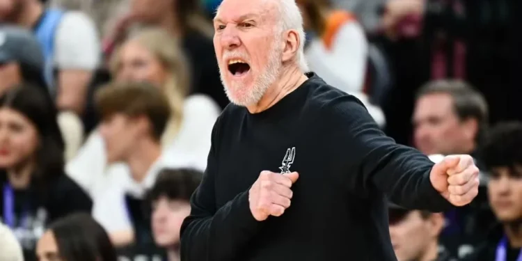 Gregg Popovich em ação pelo San Antonio Spurs — Foto: Alex Goodlett/Getty Images