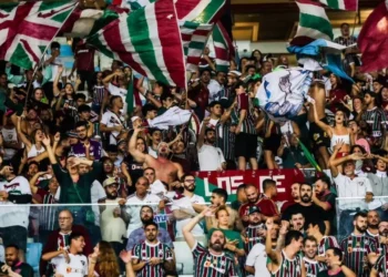 Torcida do Fluminense no Estádio do Maracanã • Foto: @rsantosarantes