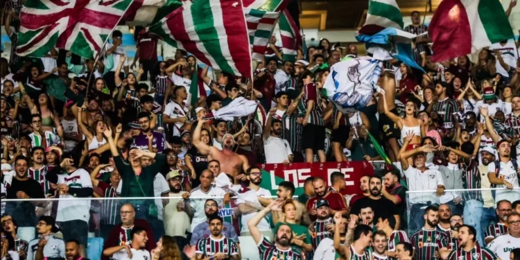 Torcida do Fluminense no Estádio do Maracanã • Foto: @rsantosarantes