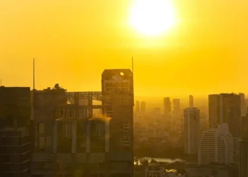 Porcentagem nega ameaças do aquecimento global • chuchart duangdaw/GettyImages