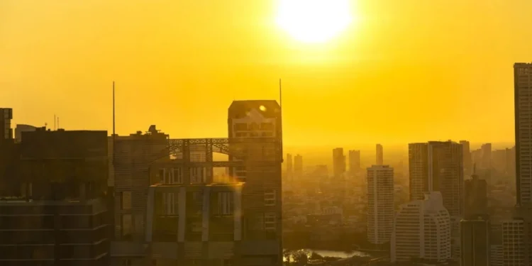 Porcentagem nega ameaças do aquecimento global • chuchart duangdaw/GettyImages