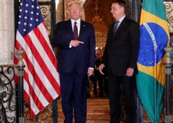 O presidente dos EUA, Donald Trump, e o ex-presidente do Brasil, Jair Bolsonaro • Foto: Tom Brenner - 7.mar.2020/Reuters