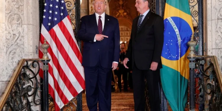 O presidente dos EUA, Donald Trump, e o ex-presidente do Brasil, Jair Bolsonaro • Foto: Tom Brenner - 7.mar.2020/Reuters