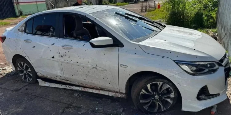 Estado em que o carro em que os jovens estavam ficou • Reprodução/Redes Sociais