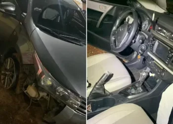 Carro foi abandonado na região da Feirinha, em Araguaína — Foto: Divulgação/PMTO
