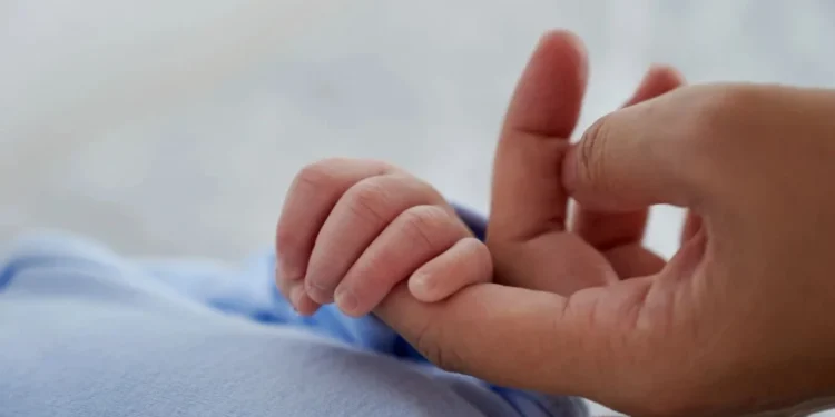 O vírus sincicial respiratório (VSR) é a principal causa de internação em crianças no mundo • David Espejo/GettyImages