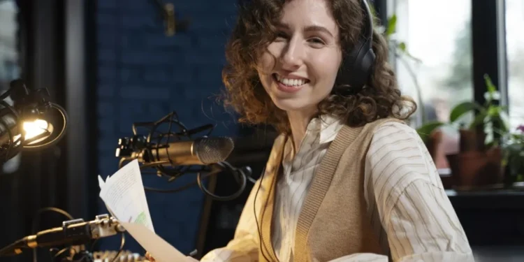 Futuro dos podcasts está intrinsecamente ligado ao inglês • Freepik