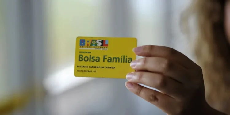Cartão do programa Bolsa Família • Senado Federal/Wikimedia Commons