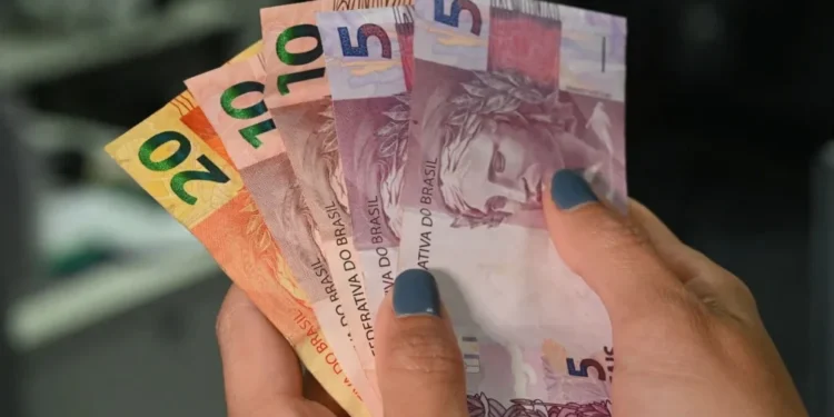 Qual é o prazo para pagamento de salários em maio? Entenda o que diz a lei