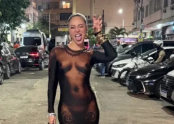 Paolla Oliveira a caminho do show de Lady Gaga em Copacabana • Reprodução/Instagram