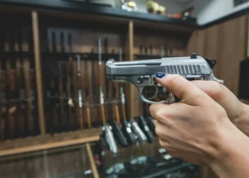 Armas em galpão • Valéria Gonçalvez/Estadão Conteúdo