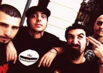 Banda System of a Down no material de divulgação do álbum "Toxicity" • William Hammes