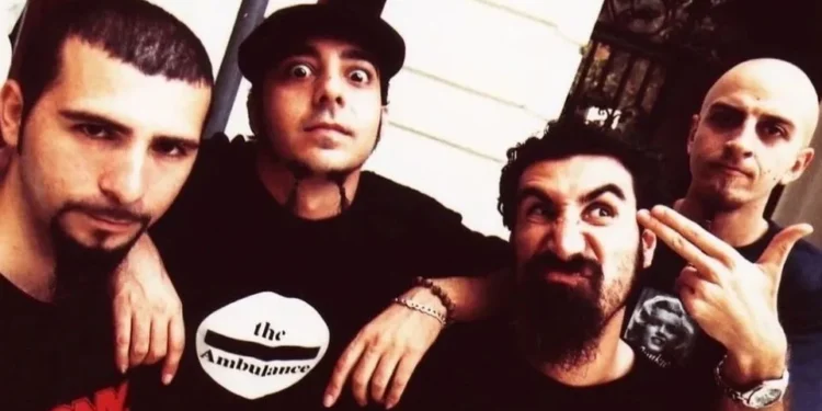 Banda System of a Down no material de divulgação do álbum "Toxicity" • William Hammes