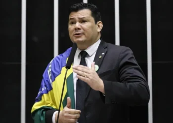 Deputado Gilvan da Federal (PL-ES) foi alvo de representação após direcionar ofensas à ministra das Relações Institucionais, Gleisi Hoffmann • Kayo Magalhães/Câmara dos Deputados