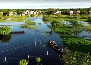 Moradores lidam com perdas de propriedades durante enchentes na Bolívia • Reuters