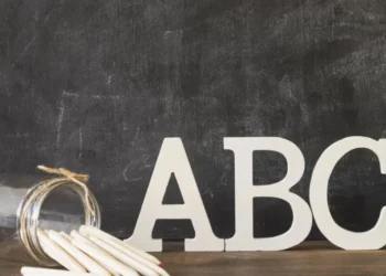 Inaf avalia habilidades funcionais nos campos do letramento, do numeramento e do contexto digital • Freepik