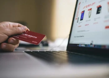 Compras online • Banco de imagens/Pexels/Negative Space