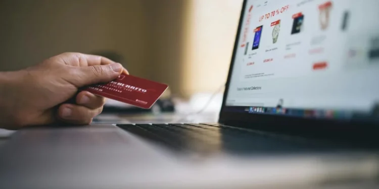 Golpes no Dia das Mães: veja como se proteger nas compras online