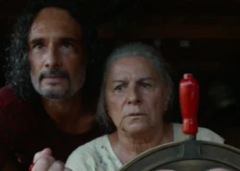 "O Último Azul" é protagonizado por Rodrigo Santoro e Denise Weinberg • Divulgação