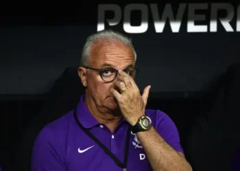 Dorival Júnior tropeçou pela primeira vez no comando do Corinthians — Foto: Marcos Ribolli