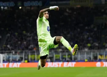 Raphinha empatou com Guirassy no topo da artilharia da Champions League 2024/25 — Foto: Getty Images