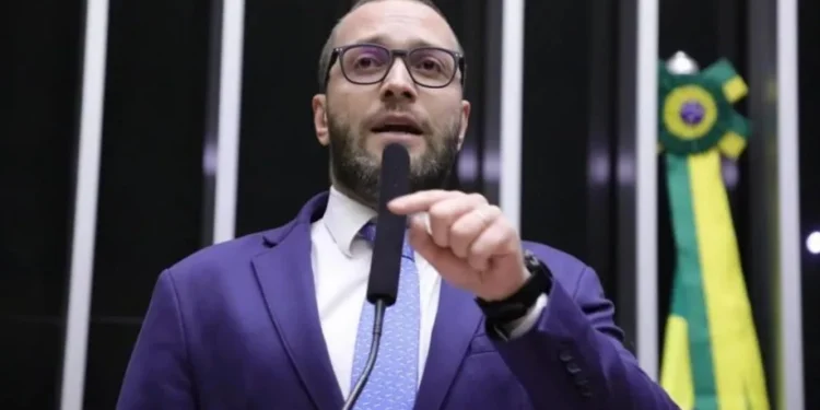 Lula, ONGs e STF: a conversa entre Filipe Barros e membro do governo Trump