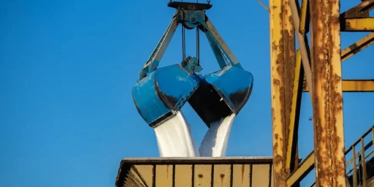 Entrega de fertilizantes cresce no Brasil em 2025