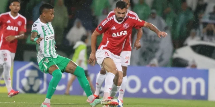 Internacional perde para o Atlético Nacional e se complica na Libertadores