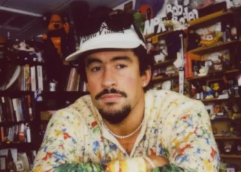 Bad Bunny em gravação do Tiny Desk • Joshua Bryant/NPR